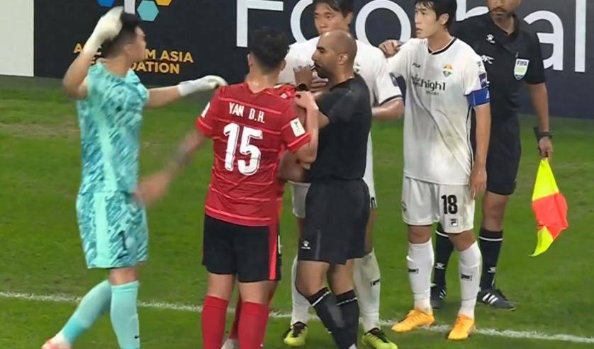 转折点!成都蓉城迎来里程碑,意大利杯赛前攻防权衡,赛场秩序良好,球队文化再被提及 转折点!成都蓉城迎来里程碑,意大利杯赛前攻防权衡,赛场秩序良好,球队文化再被提及