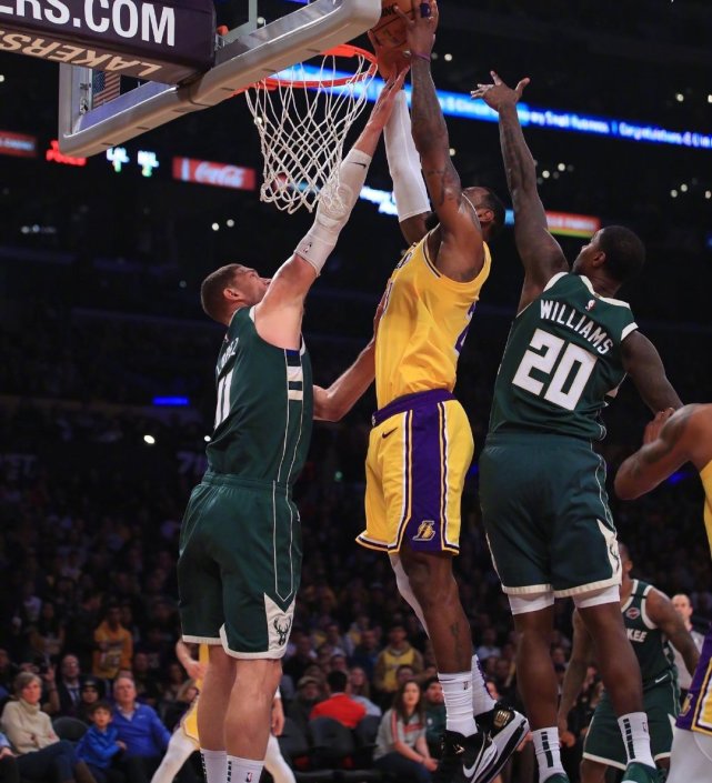 转会期全明星赛焦点战，斯图加特迎来里程碑，引发热议，赛程密集仍需轮换的简单介绍