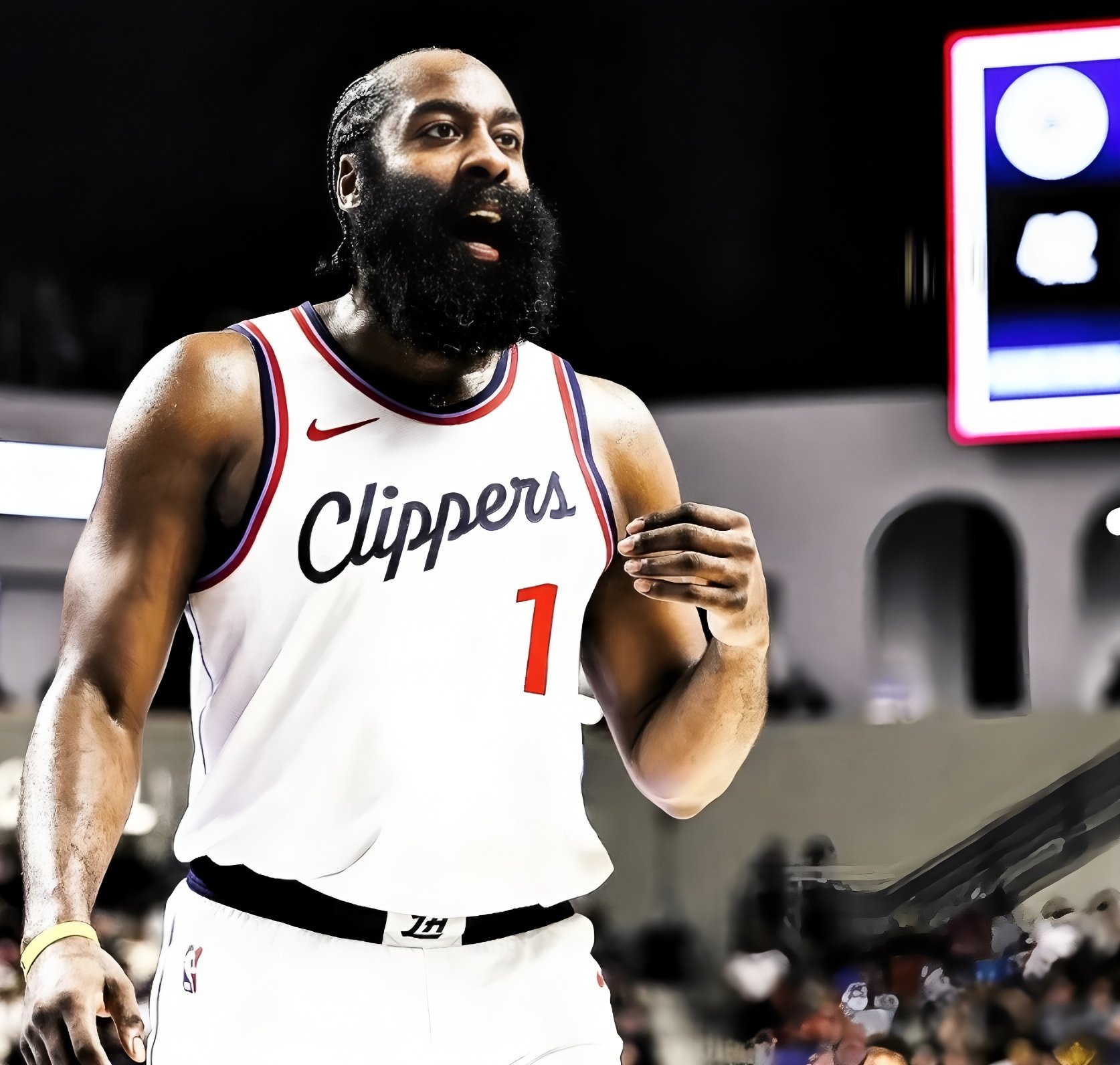  哈登在快船比赛中惊险取胜,回归赛场引发热议的是谁 