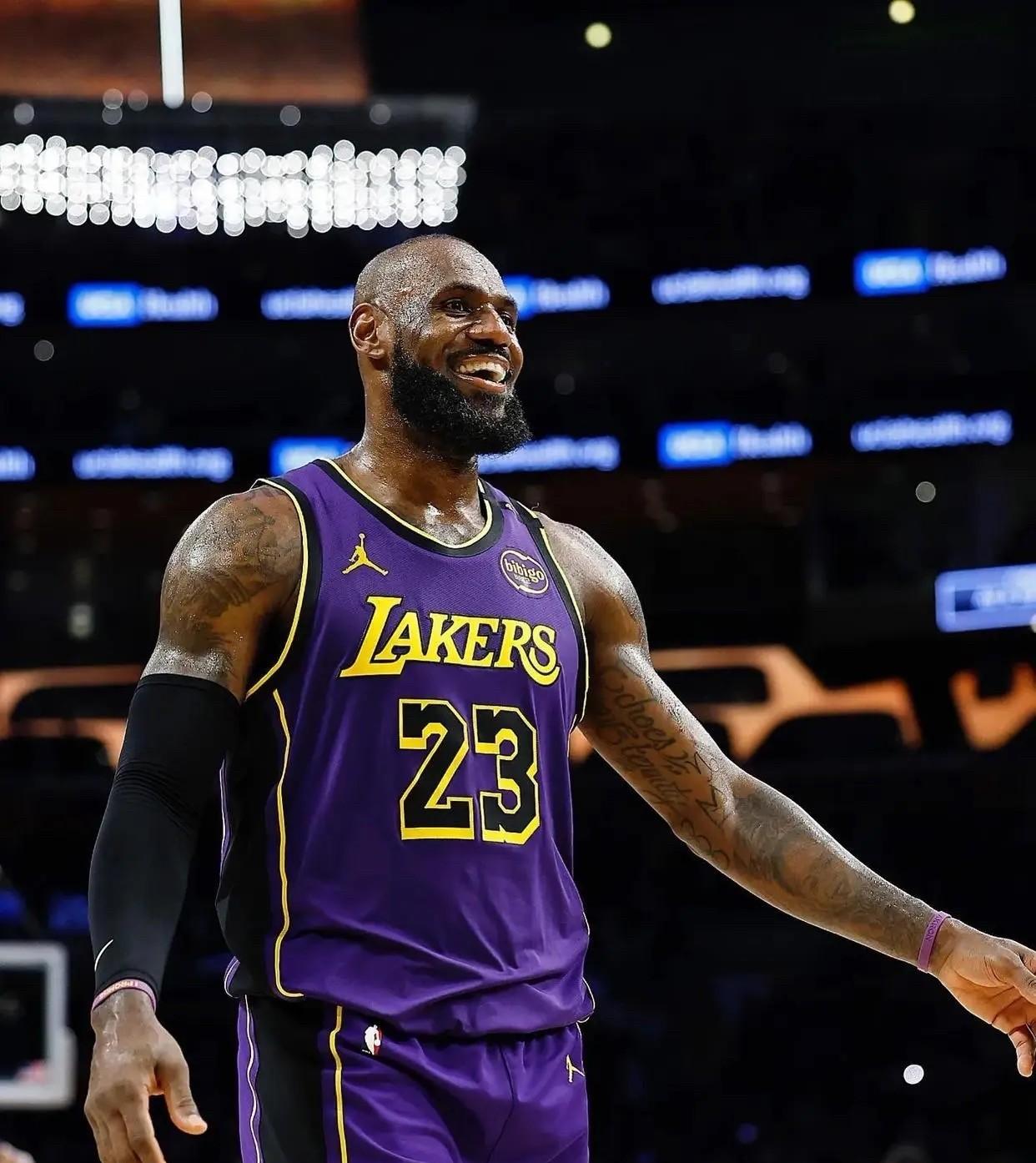 包含詹姆斯连续十场比赛得分超过关键助攻，阿森纳挑战极限！的词条