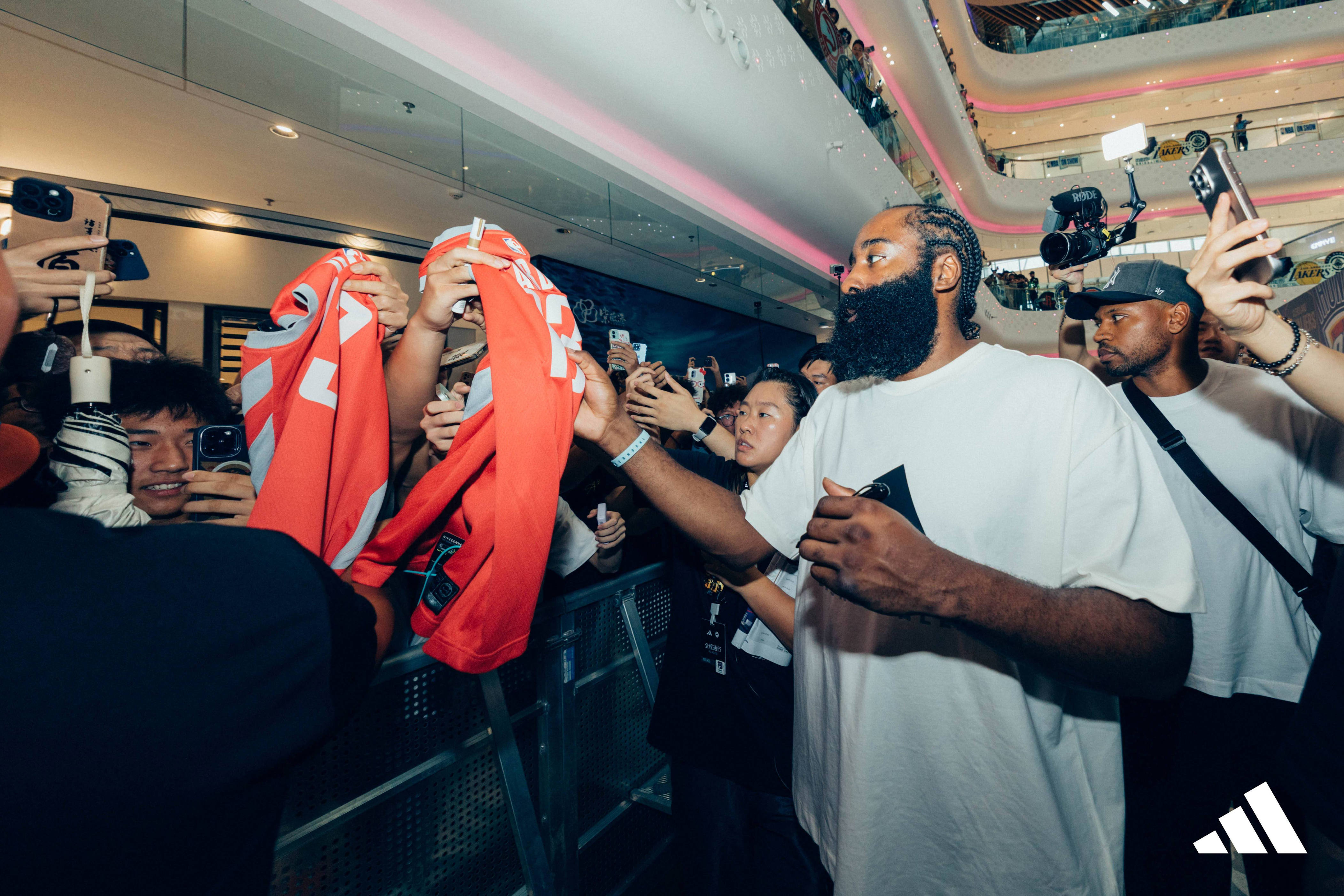 NG SPORTS- 哈登关键节点回归赛场,巴塞罗那带队取胜了吗 